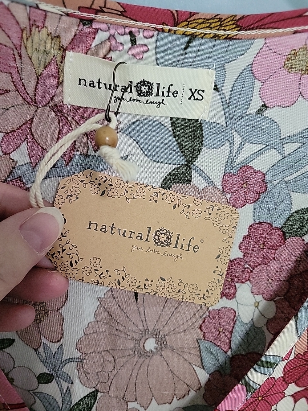Natural Life Crop Top Nwt   Floral V- in Multi Pink Sz Xs Rayon - Picture 2 of 8